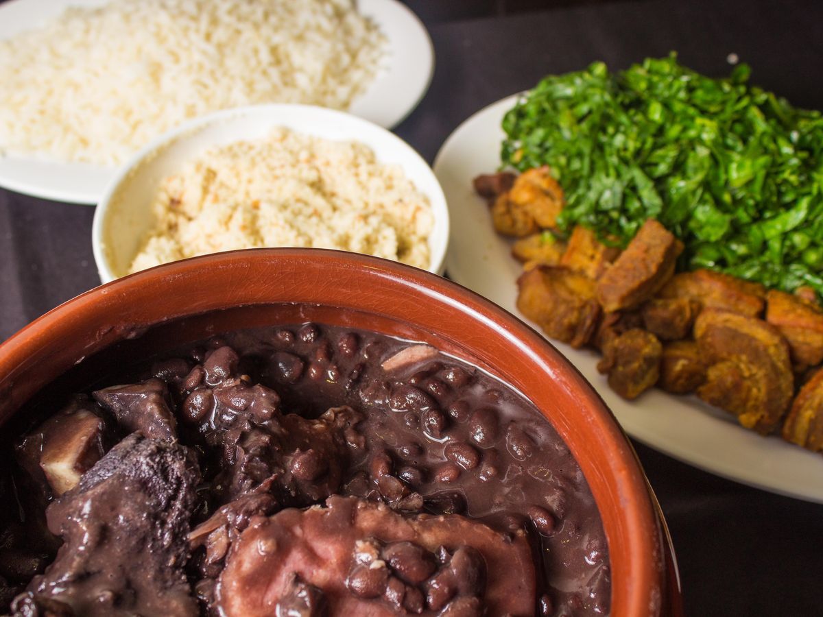 Feijoada tradicional do Boteco do Manolo